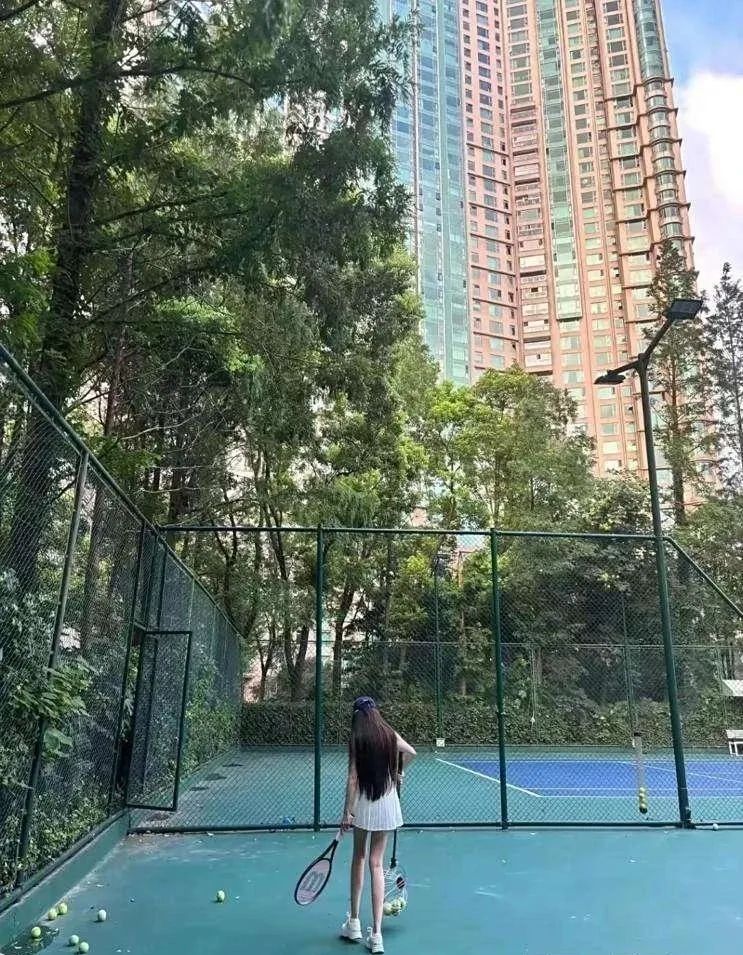 发到了网上, cn, 一件白色的
