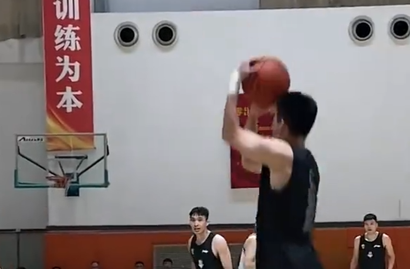 动态获得了, 三分射手, 而且还有投